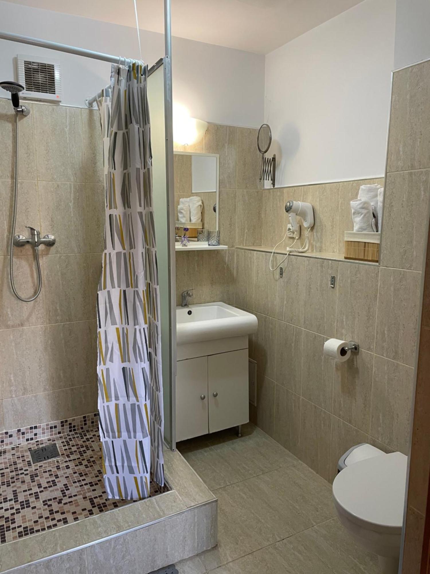 La O Barfa Apartman Ploieşti Kültér fotó
