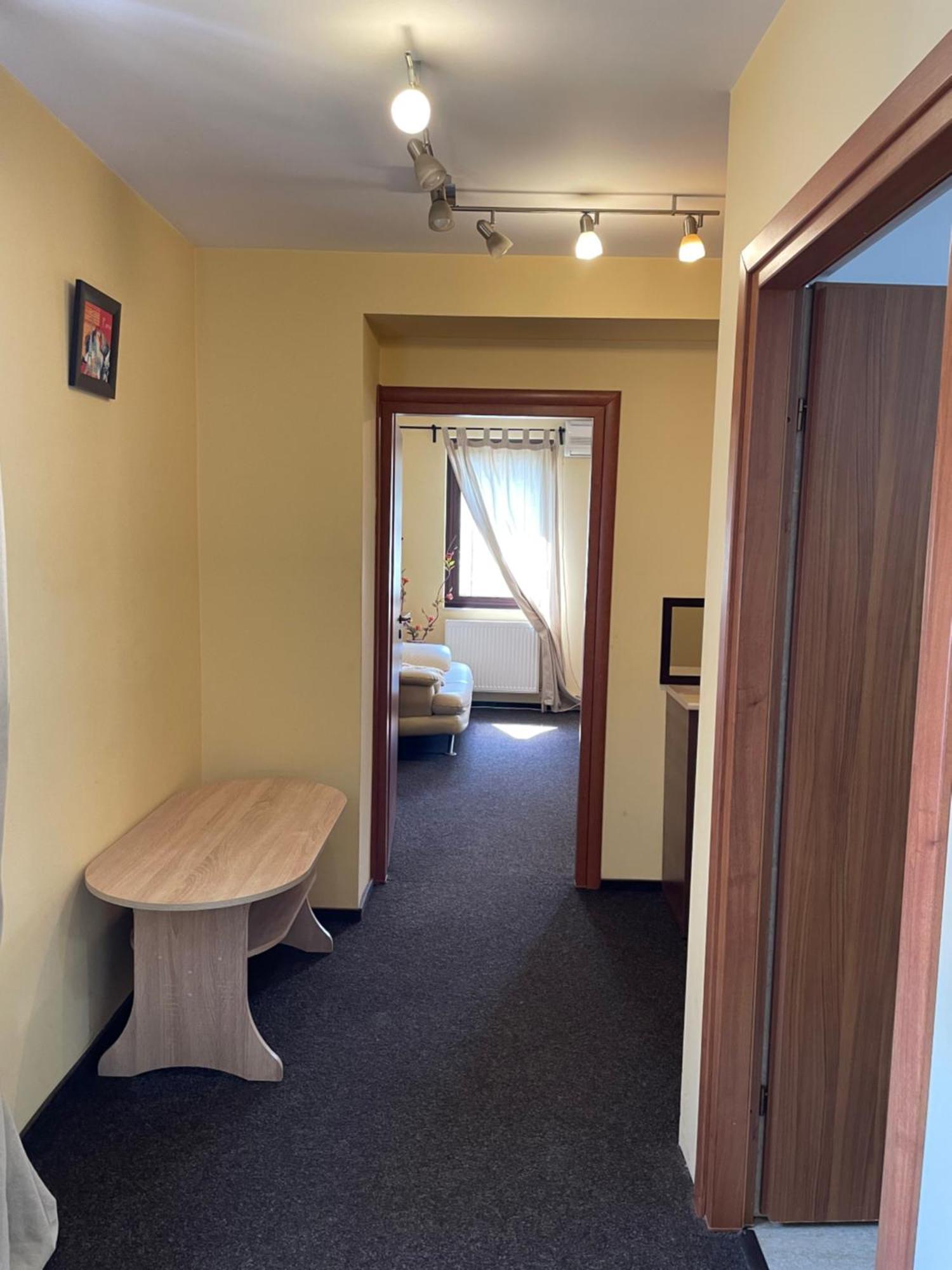 La O Barfa Apartman Ploieşti Kültér fotó