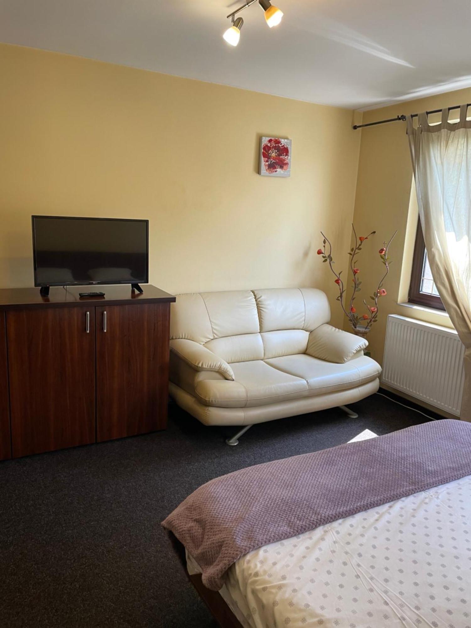 La O Barfa Apartman Ploieşti Kültér fotó